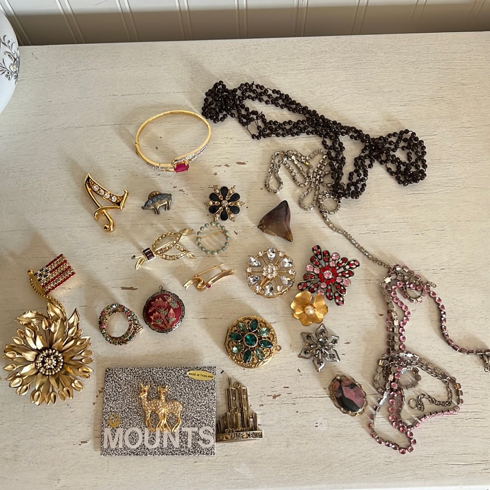 Lot Vintage Crystal Brooches necklaces & stone pendant costume jewelry